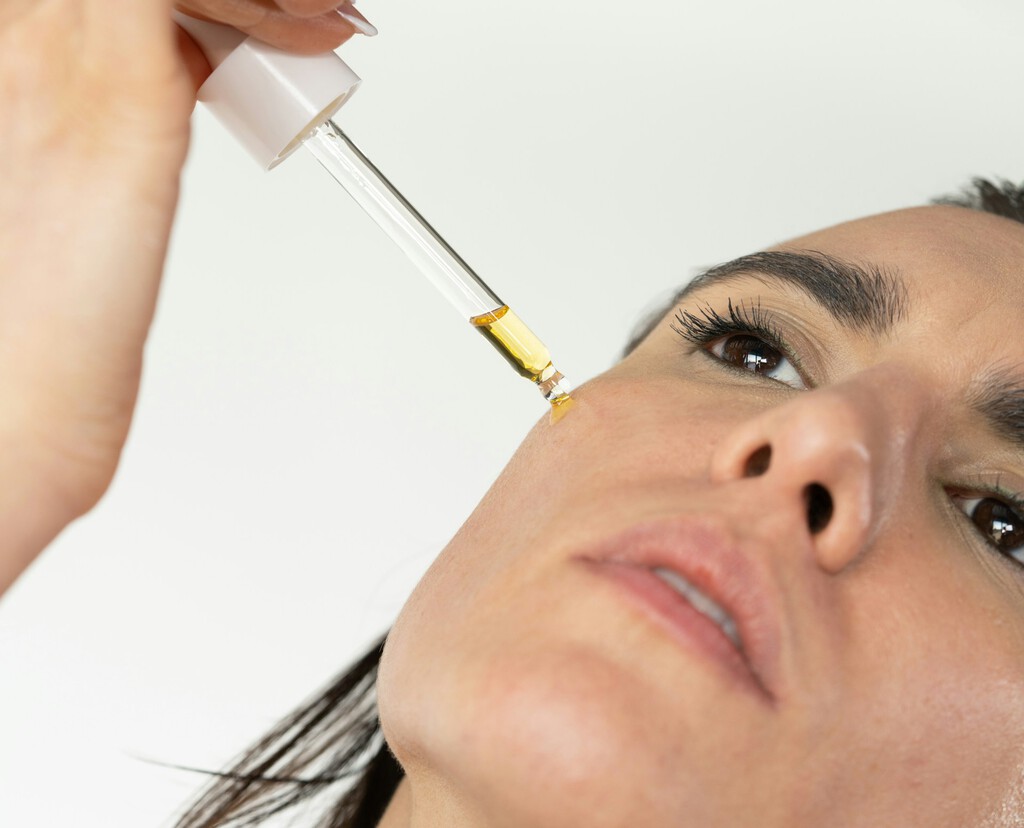 La vitamina C: un complemento esencial, no un sustituto, de la protección solar para un "escudo total"