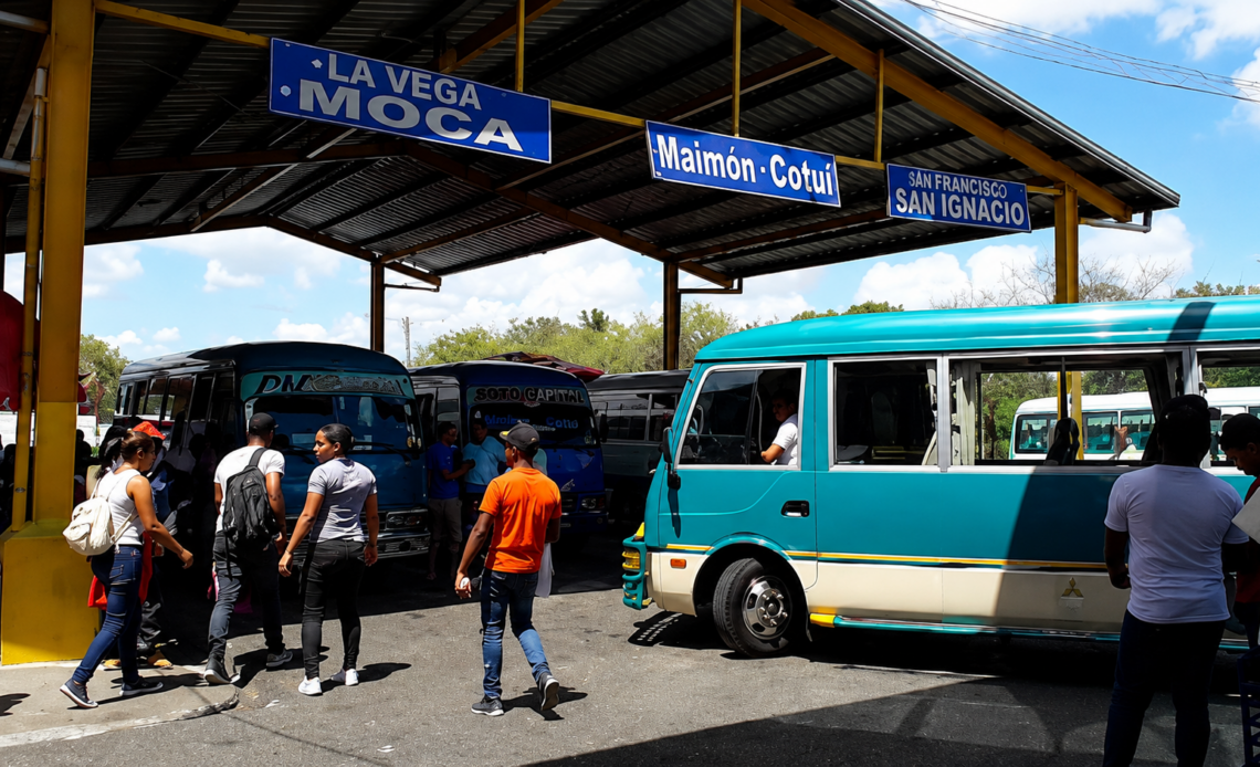 Desactivan alza de tarifas en transporte de Santiago tras acuerdo de negociación