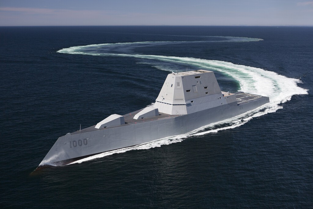 El USS Zumwalt: De Concepto Fallido a Buque Hipersónico, un Rescate con Desafíos