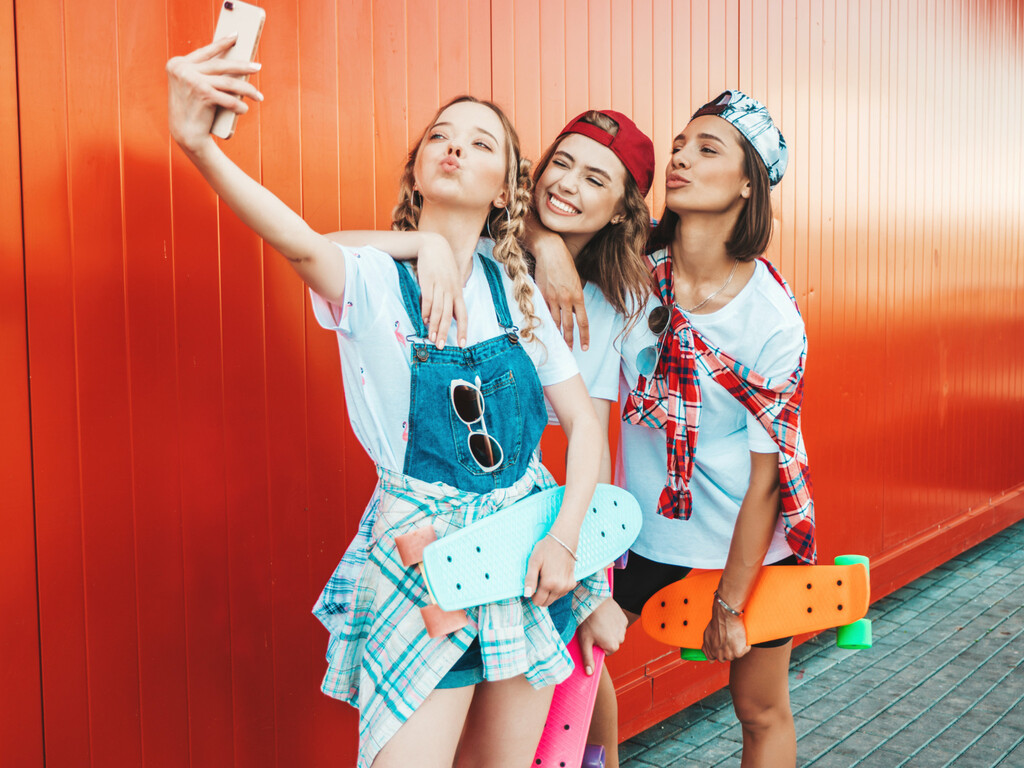La ciencia respalda la necesidad de autonomía para adolescentes durante las vacaciones, desafiando la sobreprotección parental