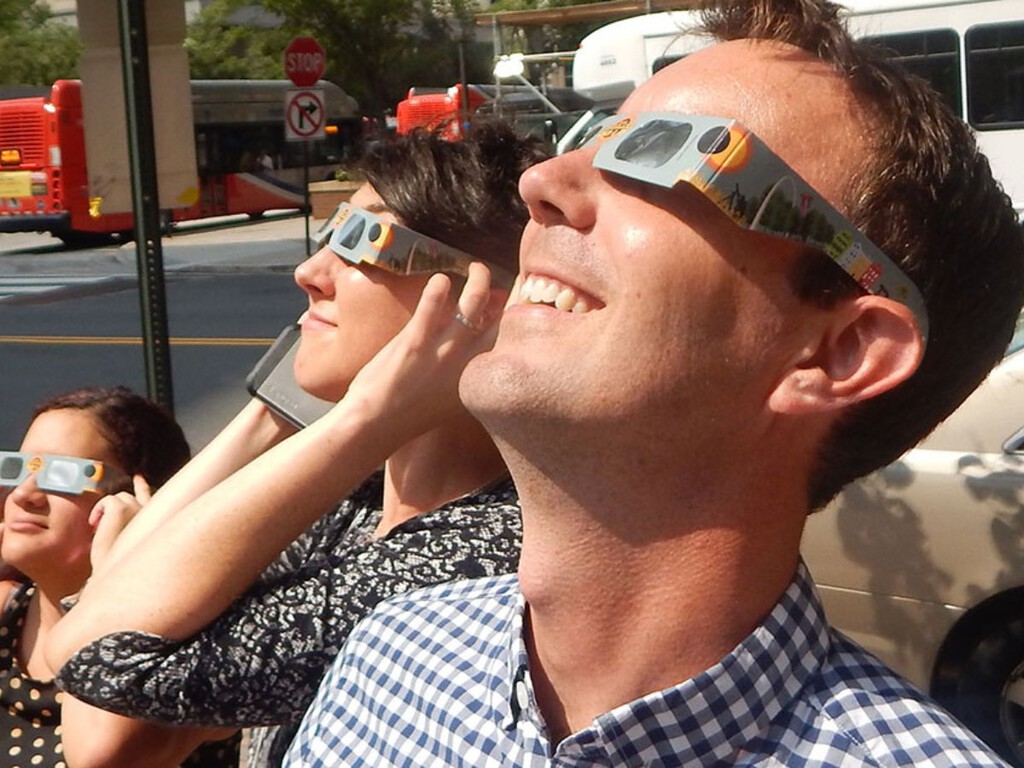 Guía Completa para Disfrutar Plenamente del Eclipse Solar: Más Allá del Sol