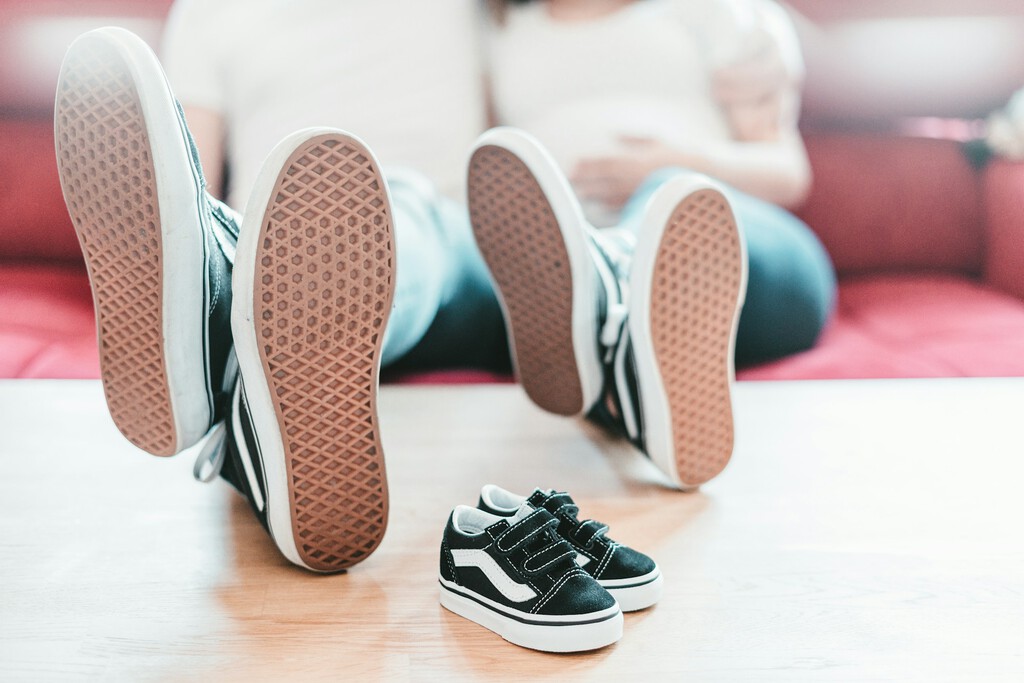 Riesgos para la salud podológica infantil al heredar calzado usado