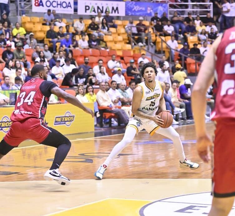 Metros de Santiago logran impresionante remontada y toman la delantera en la Gran Final de la Súper Liga LNB