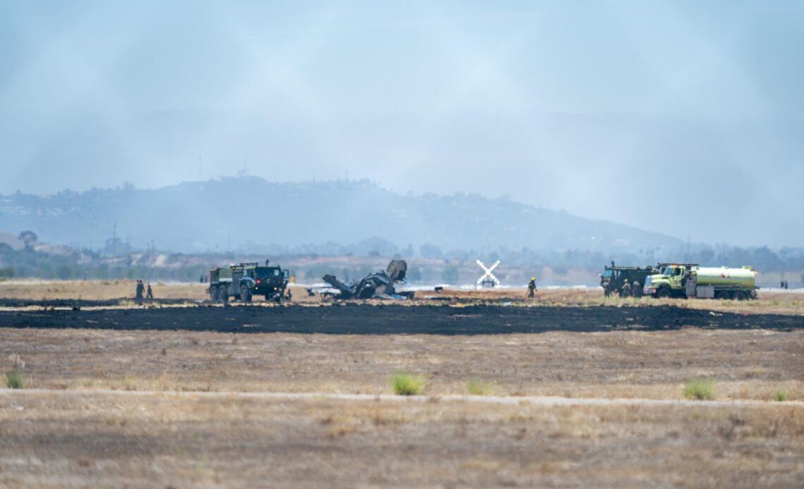 Avión de Combate Estadounidense se Estrella en California sin Víctimas Mortales