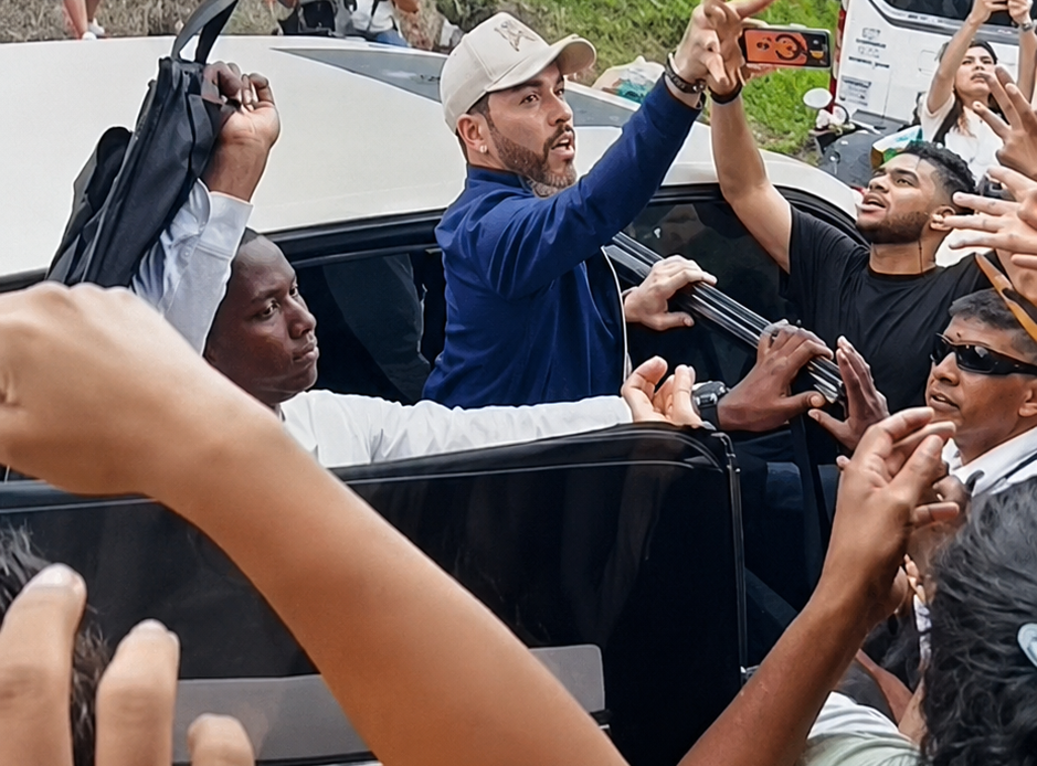 Crece el descontento en Colombia por la entrega de balones tras un terremoto, generando críticas hacia el presidente De la Espri