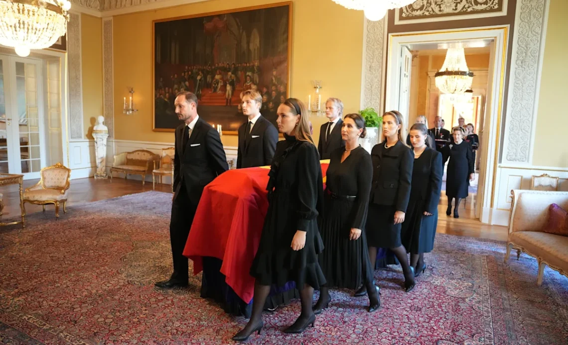 Traslado Solemne del Ataúd de Harald V a la Capilla del Palacio Real Noruego