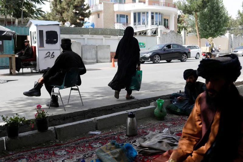 Mujeres afganas: un mes de aislamiento con solo una o dos salidas