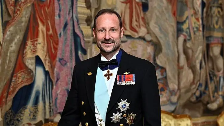 Haakon VIII asume el trono de Noruega: un análisis de su reinado y desafíos