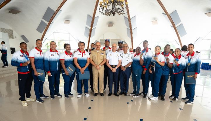Fuerzas Armadas y Policía Nacional Condecoran a Atletas Medallistas de los Juegos Centroamericanos y del Caribe