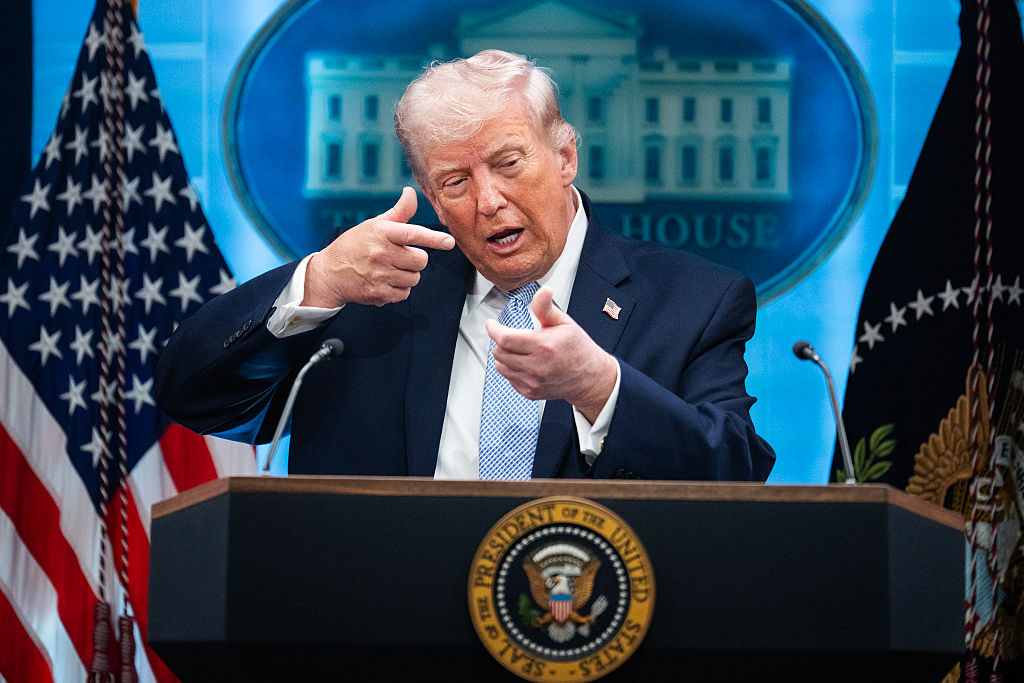 Trump Califica de ''Hipócrita'' a Irán y Sostiene Bloqueo Naval