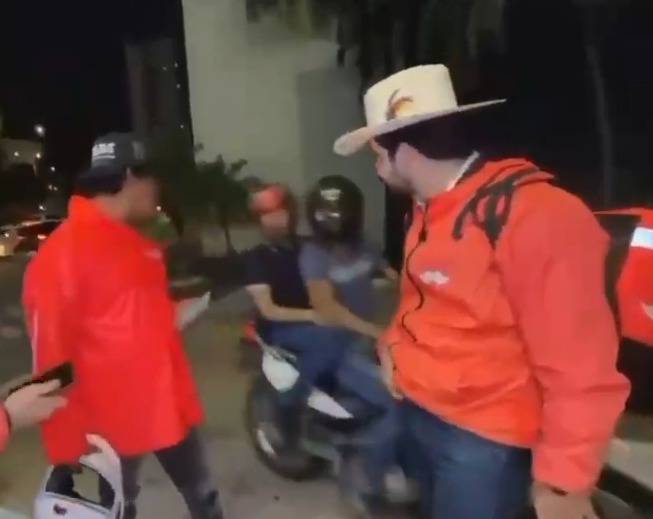 Asesinan a Influencer César Gástelum en Transmisión en Vivo por Individuos Disfrazados de Repartidores
