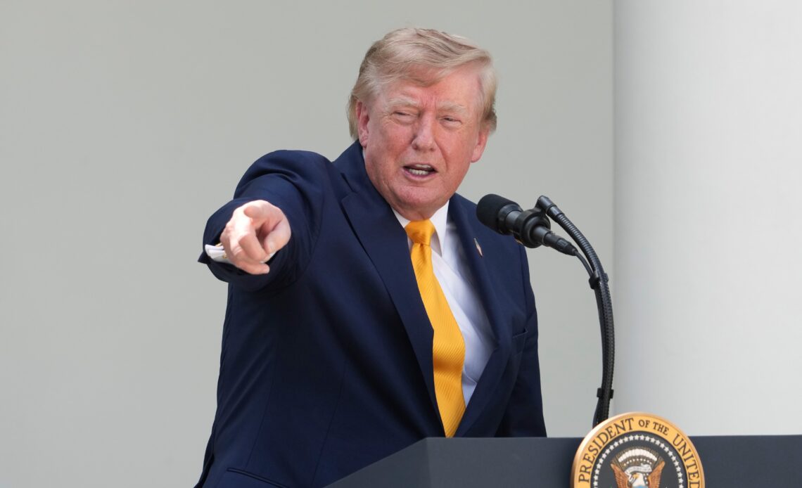 Trump Atribuye a Biden la Responsabilidad por las Muertes de Militares en el Ataque de Kabul de 2021