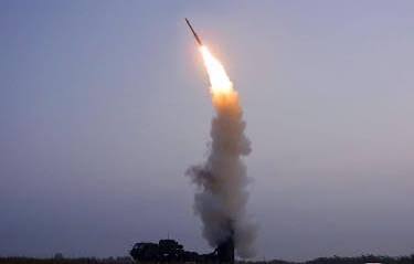 Corea del Norte lanza aproximadamente diez misiles de corto alcance al mar, según Seúl