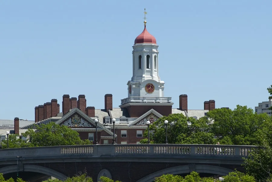 Desestimada Demanda de la Administración Trump Contra Harvard por Acusaciones de Antisemitismo