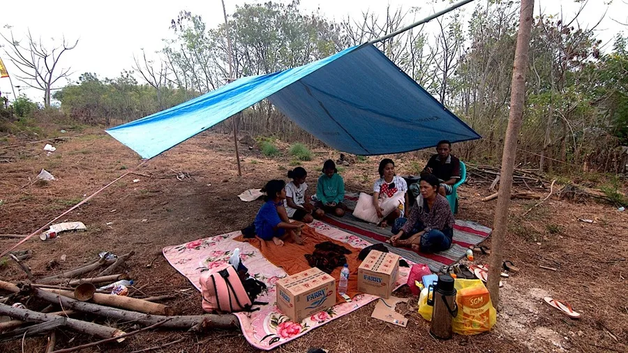 Más de 5.000 Desplazados por Sismo de 7.7 en Indonesia