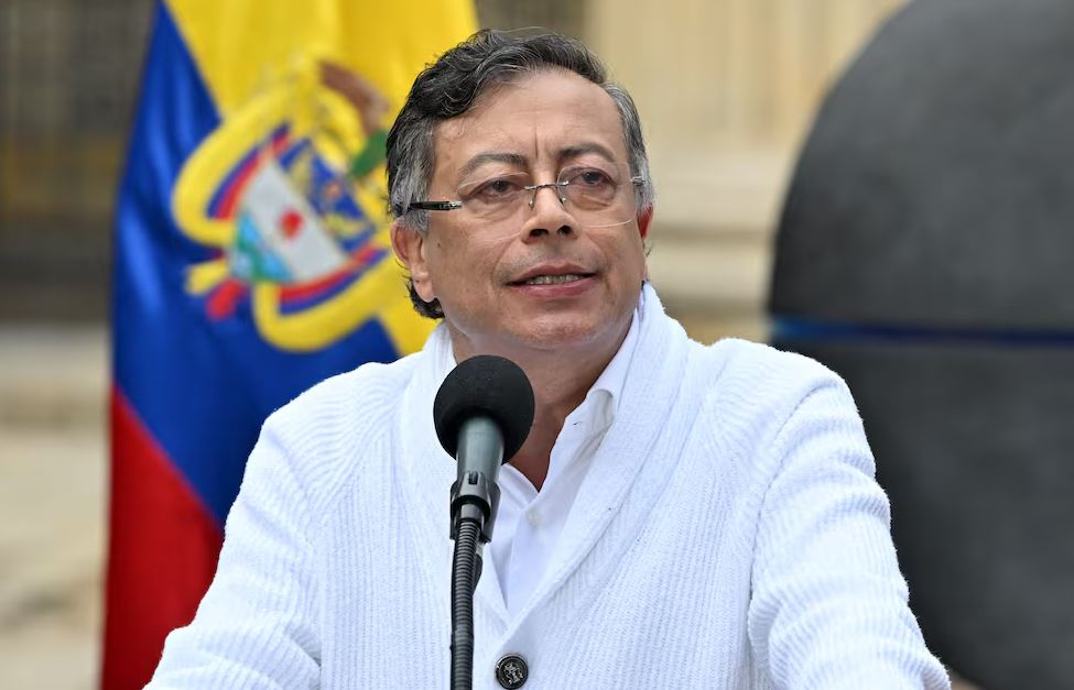 Presidente Petro Reitera Acusaciones de Fraude Electoral y Advierte sobre Riesgos de Guerra Civil