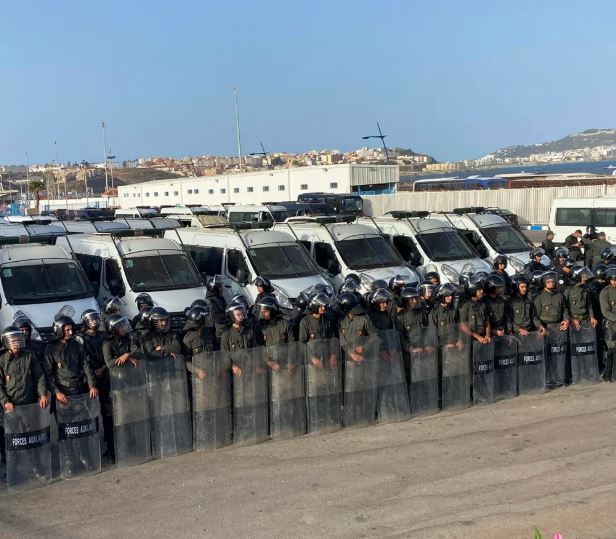Fuerzas marroquíes interceptan a migrantes que intentaban ingresar a Ceuta