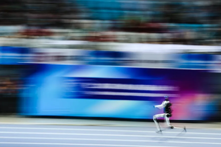 Robot humanoide chino establece nuevo récord en 100 metros, superando la marca de Usain Bolt
