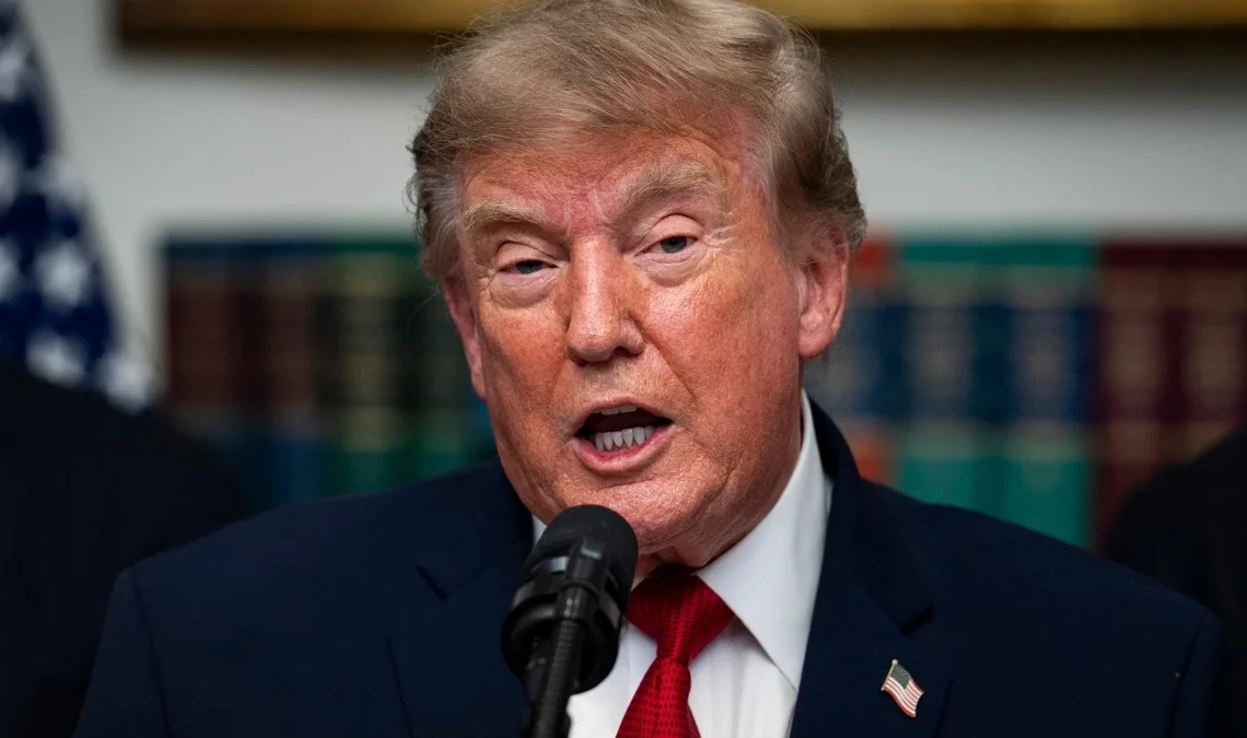 Presidente Trump oficializa el cambio de nombre del lago Ontario a ''Lago América''