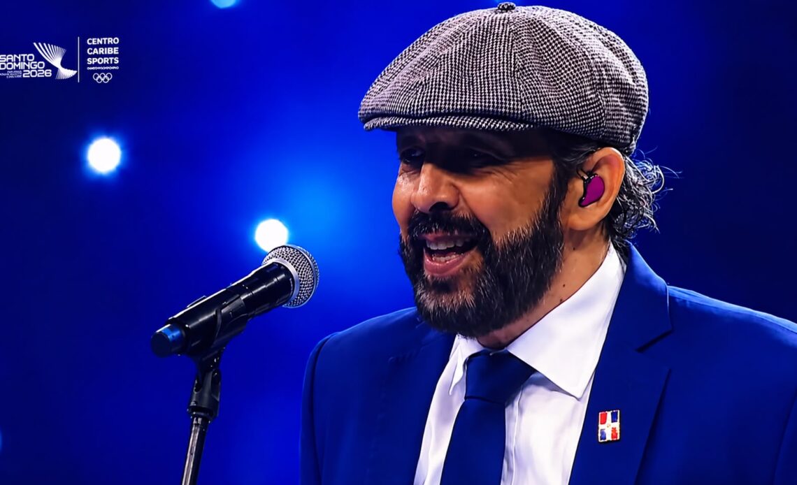 Juan Luis Guerra Entona el ''Canto a la Patria'' en la Ceremonia de Clausura de Santo Domingo 2026