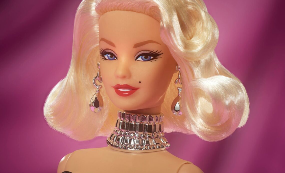 Barbie Rinde Tributo a Marilyn Monroe con Muñeca Inspirada en ''Los Caballeros las Prefieren Rubias''