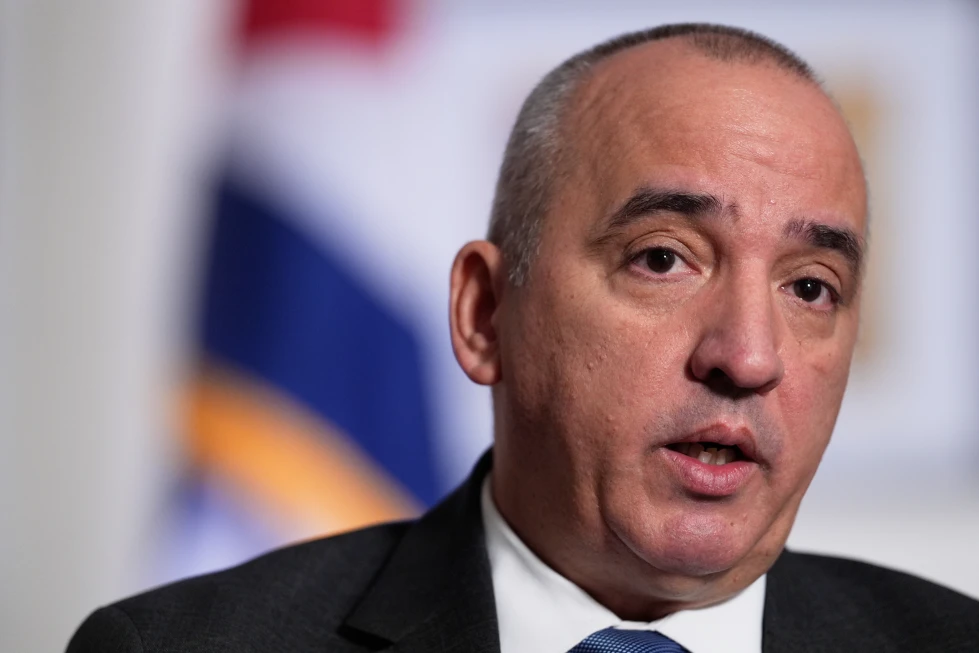 Cuba Argumenta que las Sanciones Estadounidenses Impiden su Apertura a la Inversión Privada