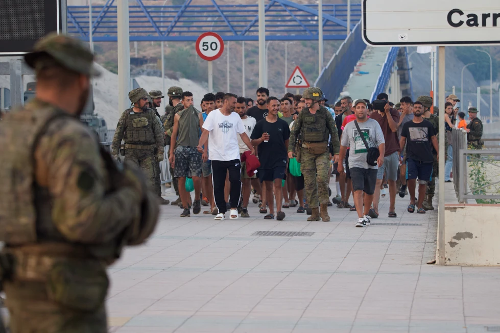 Ceuta Enfrenta las Consecuencias de la Invasión Migratoria Masiva, con la Mayoría de los Marroquíes ya Retirados