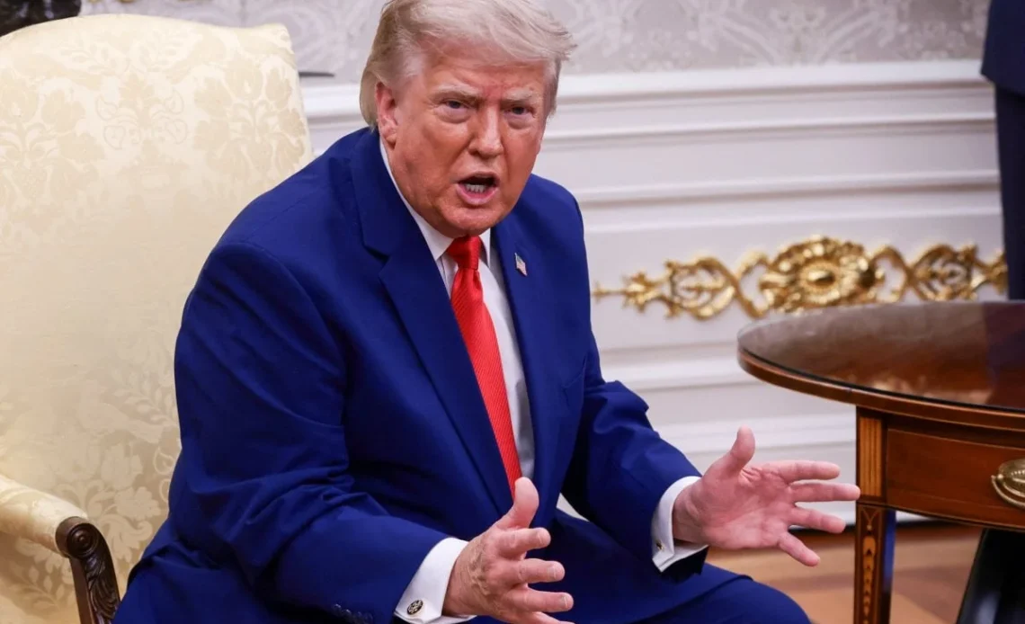 Capital One Explica Cierre de Cuentas de la Organización Trump por Revisión Antilavado, Descartando Motivaciones Políticas
