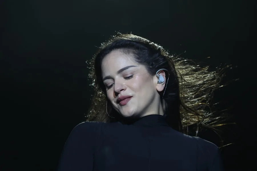 Rosalía Ofrece Disculpas a Sus Fans Argentinos Durante Concierto en Buenos Aires