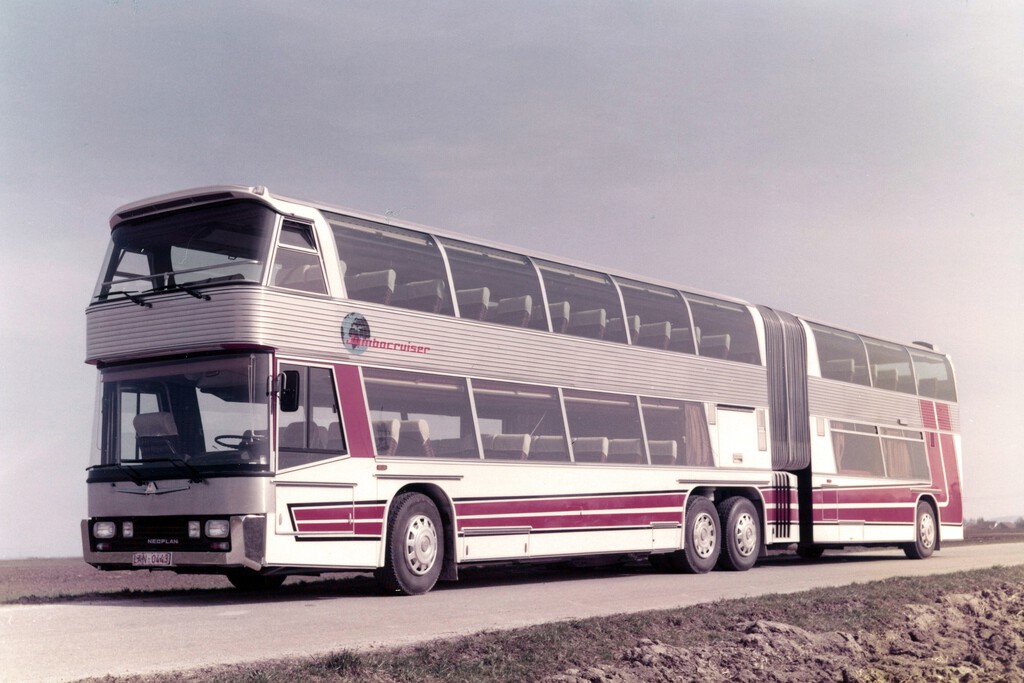 Jumbocruiser: El Gigantesco Autobús de Lujo que Desafió los Límites del Viaje por Carretera