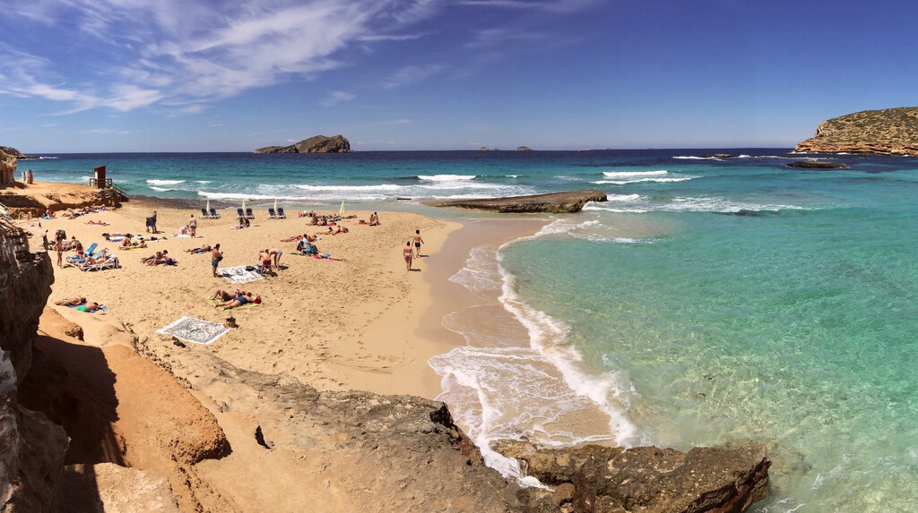 Aeropuerto de Ibiza: Desbordamiento de Aguas Residuales Amenaza Parque Natural y Calidad del Agua