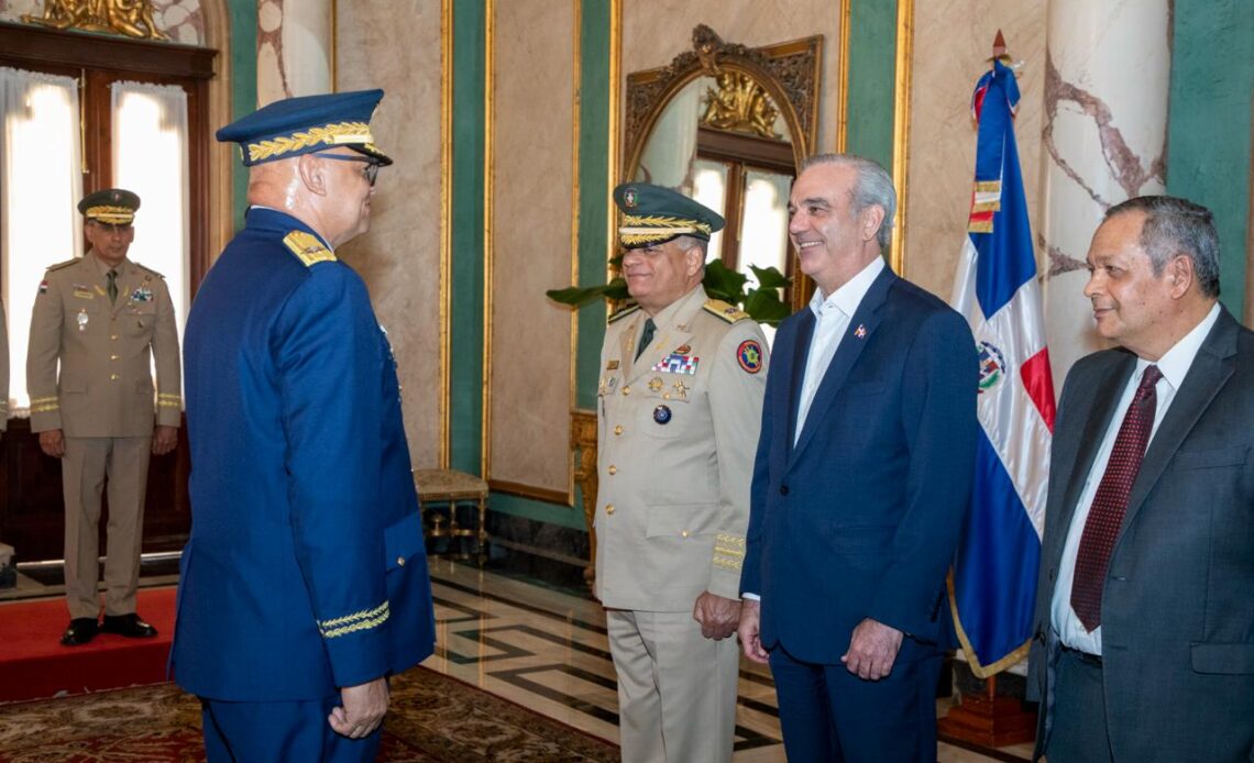 Presidente Abinader Toma Juramento a Nuevos Mandos Militares y de la Policía Nacional