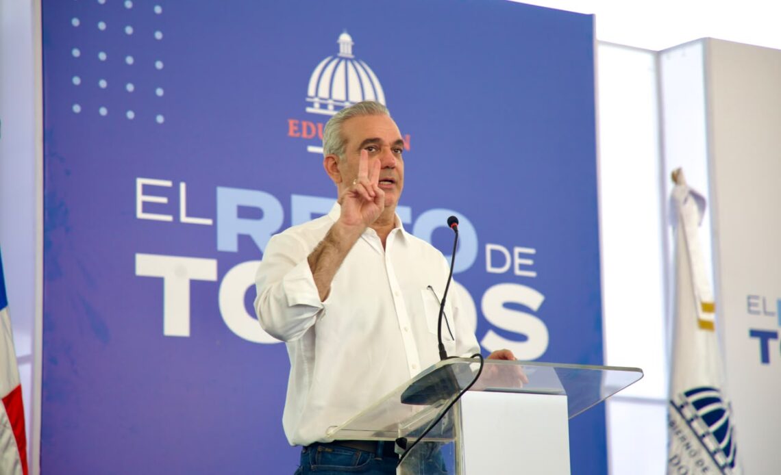 Presidente Abinader Insta a Estudiantes a Integrarse al Nuevo Año Escolar para Maximizar la Enseñanza