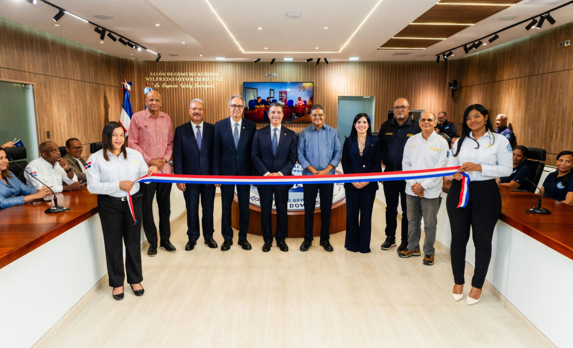 Banco Popular Renueva el Salón Político/Comunicaciones del COE
