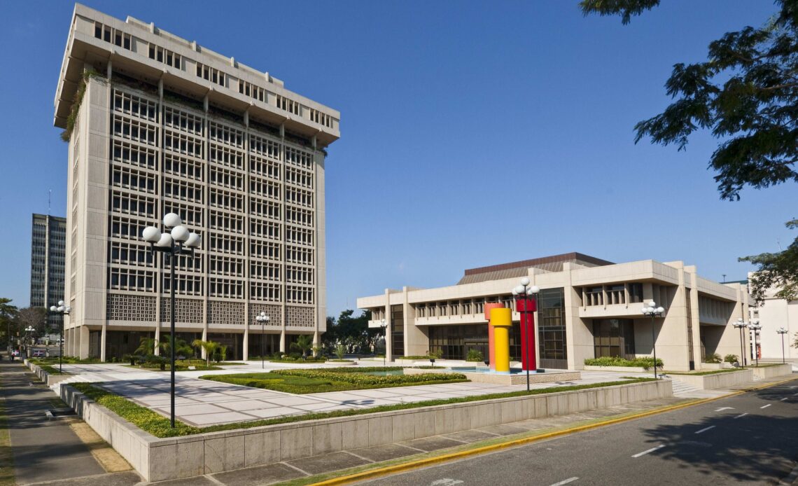 Factores Clave Detrás de la Apreciación del Peso Dominicano Frente al Dólar, Según el Banco Central