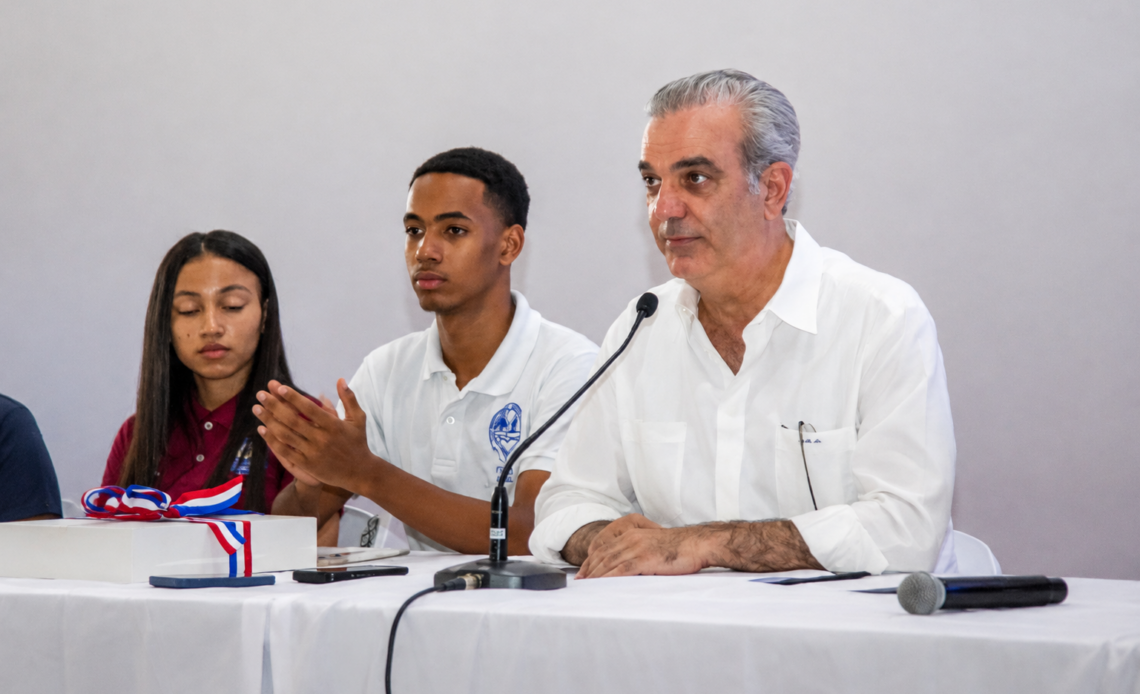 Presidente Abinader Otorga 436 Becas Tecnológicas del ITLA a Jóvenes de Pedro Brand