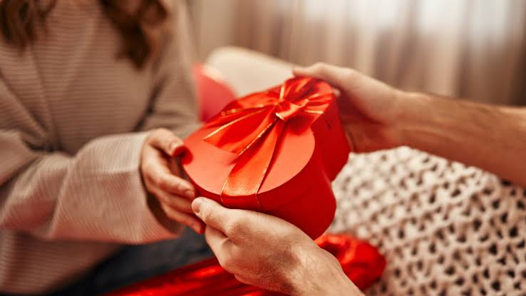 El Dilema de los Gestos Románticos en Pareja: ¿Evolución o Ausencia de Detalles?