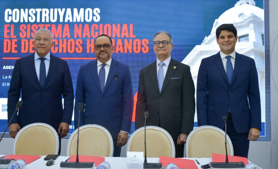 Funcionarios Gubernamentales Revisan Propuesta para el Reglamento del Sistema Nacional de Derechos Humanos