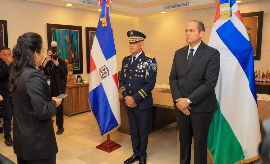 Faride Raful Lidera Transición de Mando e Instala a Ernesto Rodríguez García como Nuevo Director de la Policía Nacional