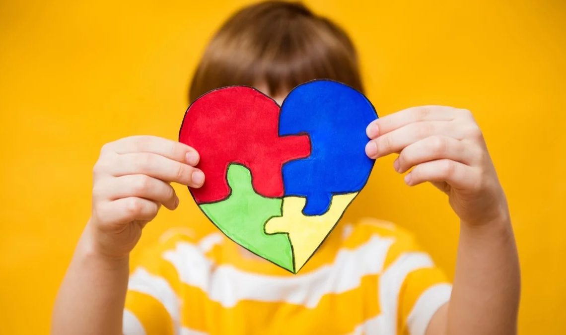 Sociedad Dominicana de Neurología: Suplementos de Aminoácidos y Vitaminas B No Son Tratamiento Generalizado para el Autismo