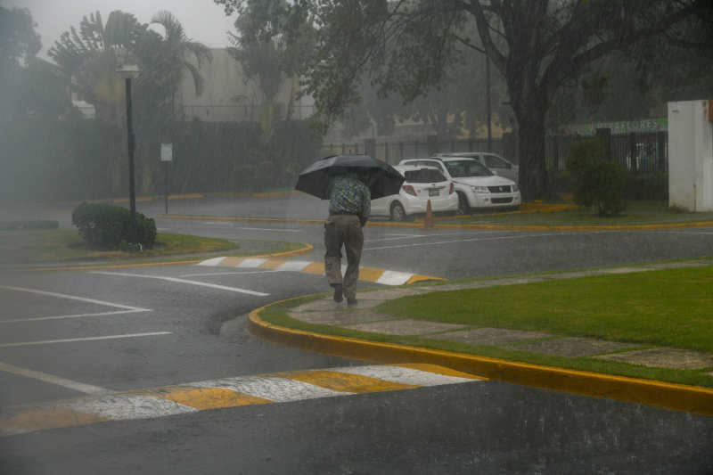 Previsiones de Lluvias Intensas para el Miércoles por Onda Tropical y Vaguada