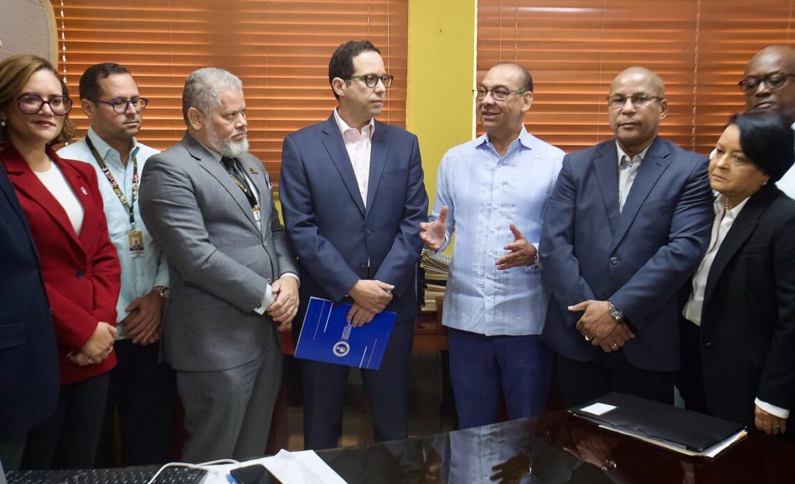 PRM Presenta Padrón de Militantes Reducido ante la JCE