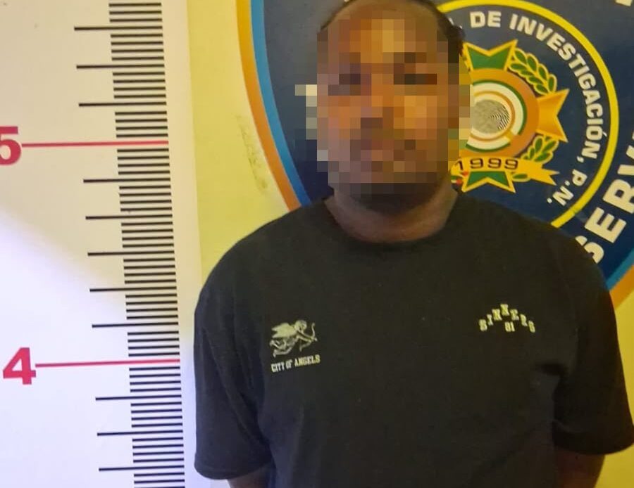 La Policía Nacional Detiene a Varios Individuos y Confisca Vehículo Robado, Cigarrillos Ilegales, Sustancias Ilícitas y Máquinas