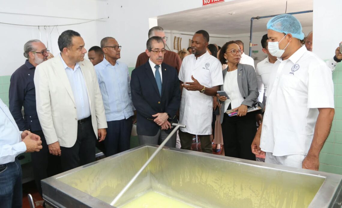 La UASD Inaugura Planta Láctea y Moderniza Laboratorio Alimentario para Impulsar Formación e Investigación