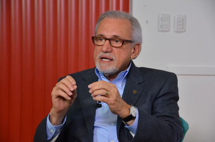 Psiquiatra Segundo Imbert critica la activa participación de la embajadora de EE. UU. en República Dominicana