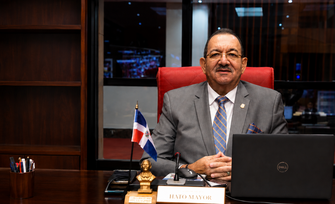 Senador de Hato Mayor Advierte sobre Mortalidad Animal y Daños Agrícolas por Sequía