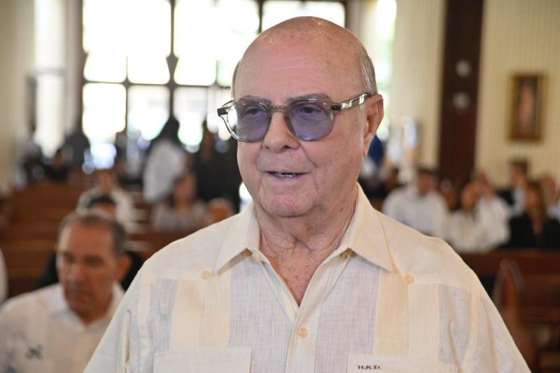 Hipólito Mejía Niega Intervención en Nombramientos y Evita Comentarios sobre Reajustes Gubernamentales