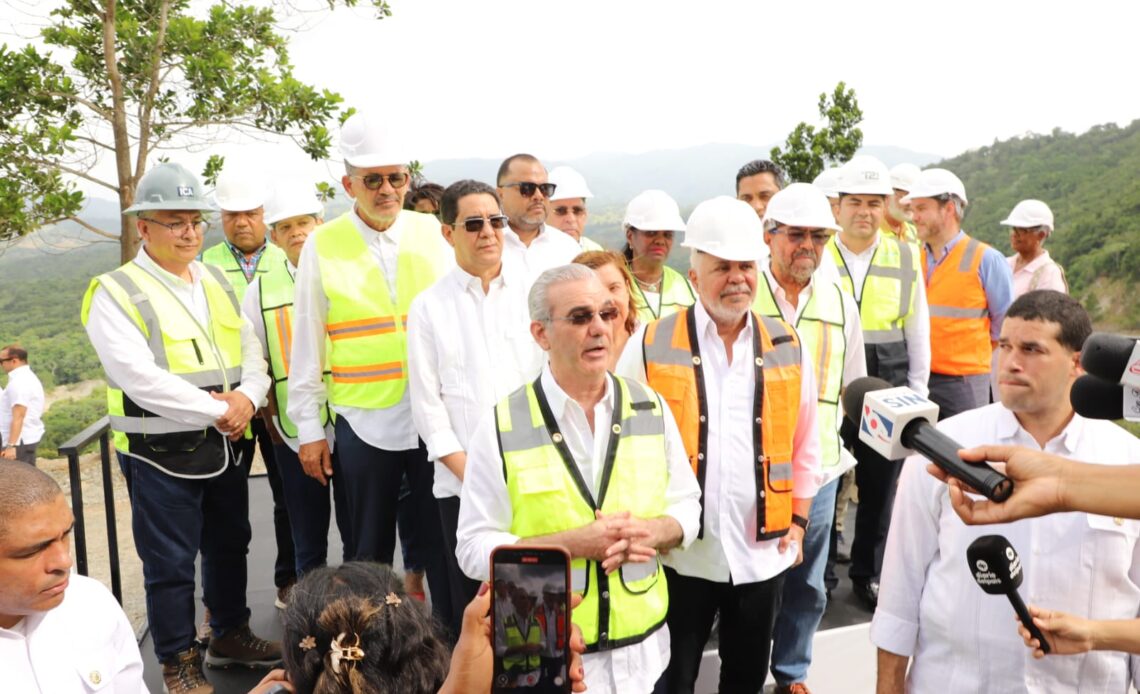 Presidente Abinader Evalúa el Progreso de la Presa de Guaigüí en La Vega