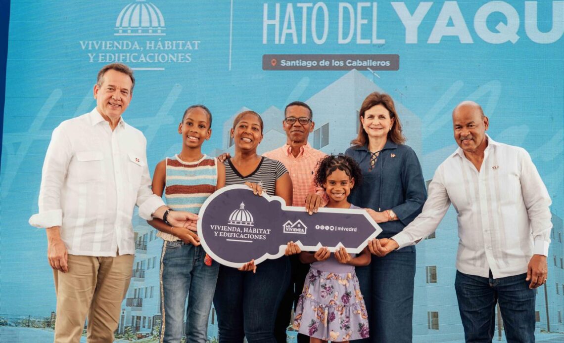 Autoridades Concluyen Segunda Fase de Entrega de Viviendas en Hato del Yaque, Santiago