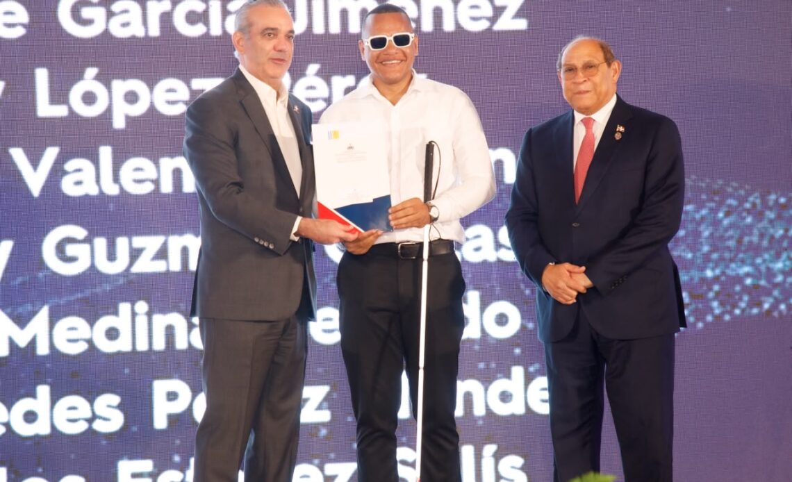 Presidente Abinader Otorga 1,500 Becas para Estudios en el Extranjero y Anuncia 5,000 Oportunidades Nacionales